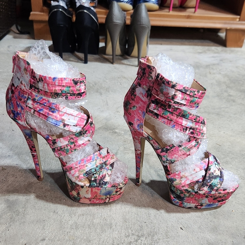Shoedazzle Pink platform high heel stilettos 7.5
